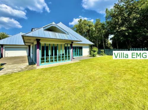 Ferienhaus Villa EMG Gelsenkirchen nah Essen Dortmund mit Pool und Garten für Familien Gruppen bis 21 Personen