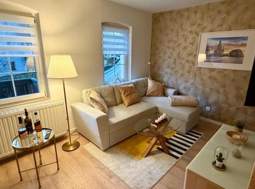 Ferienwohnung Kathy - Moderne, stilvolle Ferienwohnung mit Balkon, Sauna und kostenlosem Parkplatz im schönen Elbsandsteingebirge