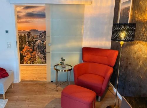 Ferienwohnung Lucy - Moderne Ferienwohnung mit kostenlosem Parkplatz, Terrasse, nahe Bad Schandau und Malerweg