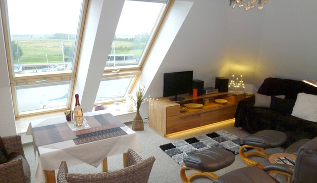 FEWO SEGELHAFENIDYLL, direct and quiet waterfront location, WLAN - vacation apartment