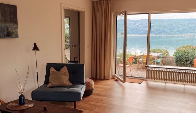 Findling apartment right on the lake with its own beach, great lake view and terrace