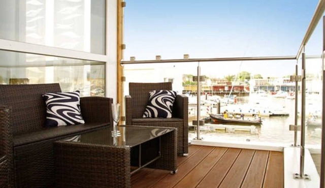 Floating House 1 Struck with fireplace - 01. Floating Houses (95 m²) with fireplace