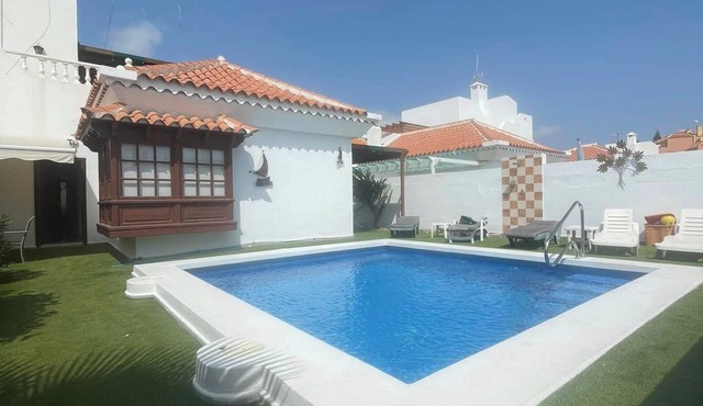 Four Bedroomed Private Villa and Pool for Families or Couples, La Caleta, Adeje