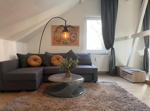 Gemütliches Mansarden-Apartment mit 2 Schlafzimmern & separater Küche