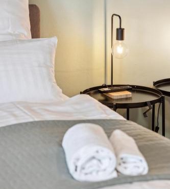 geräumige 2,5 Zimmer-Wohnung - Balkon - 6 Schlafplätze - Parkplatz