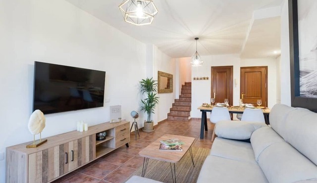 Giraud II - Secluded beachfront