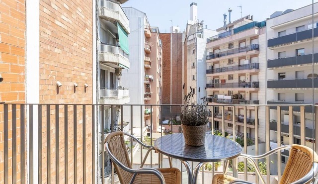 Gothic Quarter 3 rooms 8 pax with pool and balcony - free WiFi