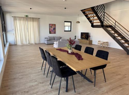 Große Wohnung mit Balkon und Parkplatz nahe Basel