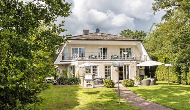 Guest House 'Traumhaus Whirlpool Sauna Grill' with Private Terrace, Wi-Fi and Air Conditioning