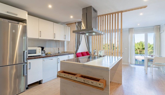 GuestReady - Poolside Paradise in the Suburbs 2