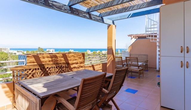 GuestReady - Poolside Paradise in the suburbs
