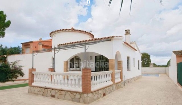 Gulf of Roses, Sant Père Pescador: Villa with a private pool, 150 m from the beach