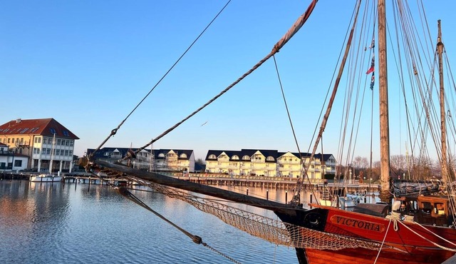 Hafenkiek 47: Spacious Apartment for 6 with Harbor View in Karlshagen (70 m²)