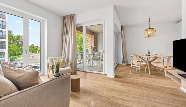 Hafenliebe: Your Seaside Retreat with Balcony & Sea Views