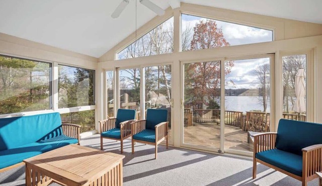 Halfmoon Lake 4BR Home w Game Room, Deck, Dock!