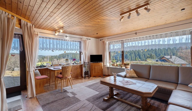 Haus Hölltalblick Apartment '70 Qm' with Private Terrace, Shared Garden and Wi-Fi