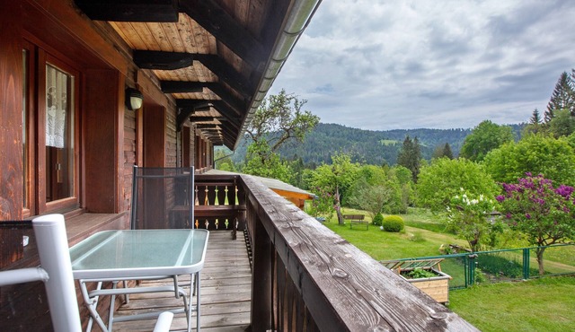 Haus Silvia – Apartment with South-Facing Balcony, Private Garden and Wi-Fi