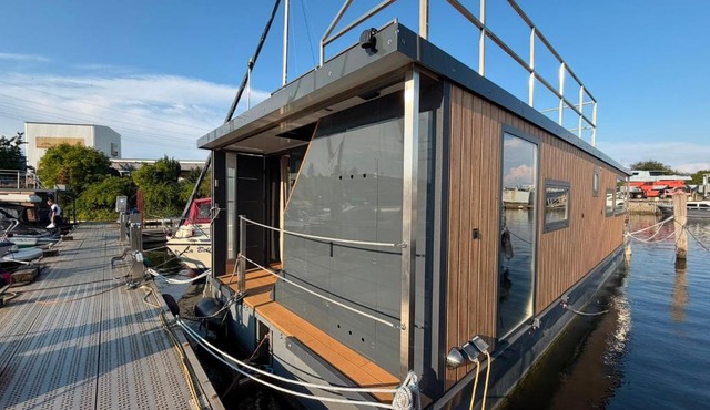 Hausboot Traumfänger 1 mit Sonnendeck
