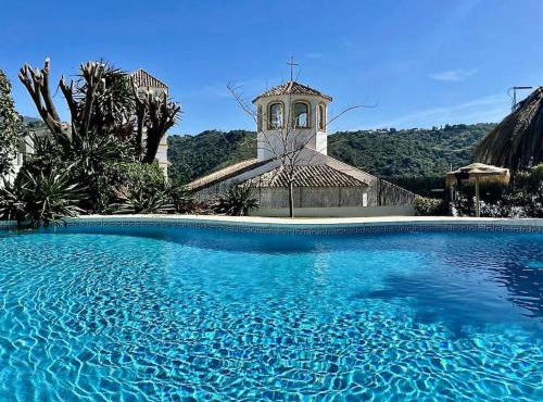 Hermosa casita de pueblo con piscina en Benahavís