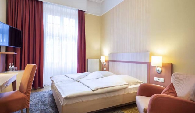 Historic Bonn Awaits | Double Room | Pets Allowed | Beethoven Hall - 0.6 mile