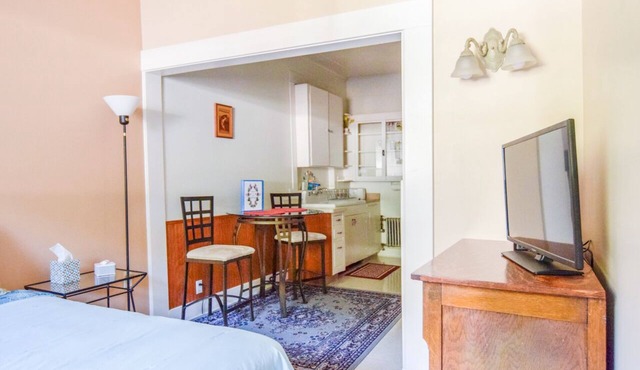 Historical Studio Apartment in Downtown Seward with Mt. Marathon View