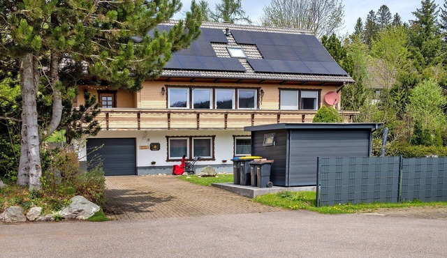Holiday Apartment 'Am Schwellenweiher' with Private Terrace, Garden and Wi-Fi