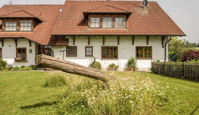 Holiday Apartment 1 on “Wagenberg” Farm with Mountain View, Wi-Fi & Garden