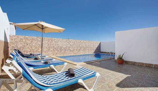 Holiday Apartment 'Casa Tomás B' with Sea View, Shared Pool and Wi-Fi