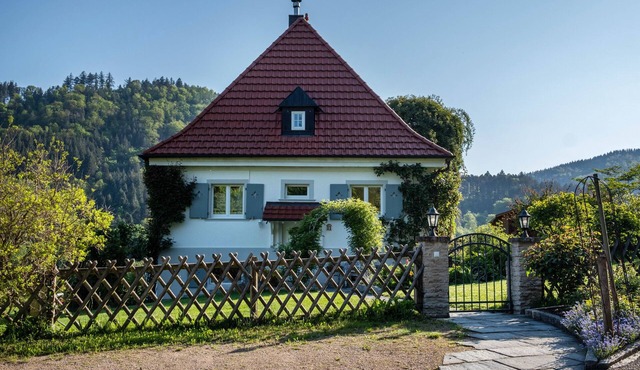 Holiday Apartment 'Im Sägegässle' with Mountain View, Private Terrace and Wi-Fi