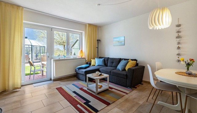 Holiday Apartment "Meerfamilie" Close to the Sea with Terrace & Wi-Fi