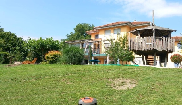 Holiday Apartment "Plätzchen Im Grünen" with Private Terrace & Wi-Fi