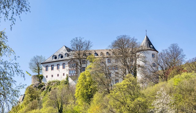 Holiday Apartment 'Sauerland Burgfenster' with Mountain View, Shared Terrace and Wi-Fi