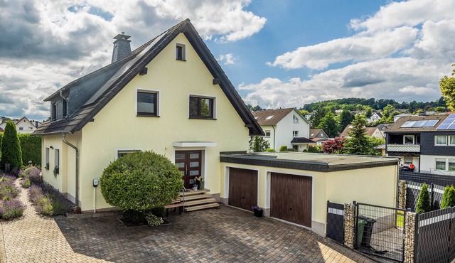 Holiday Apartment 'Sonnenblick Und Relax' with Private Terrace, Shared Garden and Wi-Fi