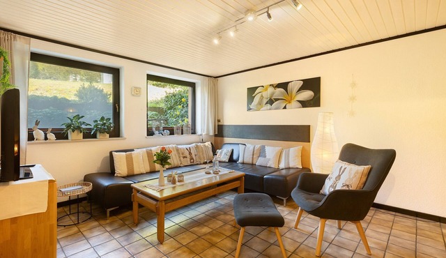 Holiday Apartment 'Stork' with Shared Garden