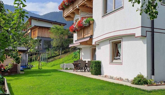 Holiday apartment with mountain view