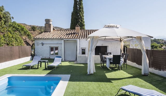 Holiday Home 'Abuela Antonia' with Mountain View, Private Pool and Wi-Fi