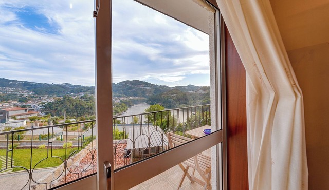 Holiday Home 'Casa Encanto do Douro' with Private Garden, Balcony and Wi-Fi