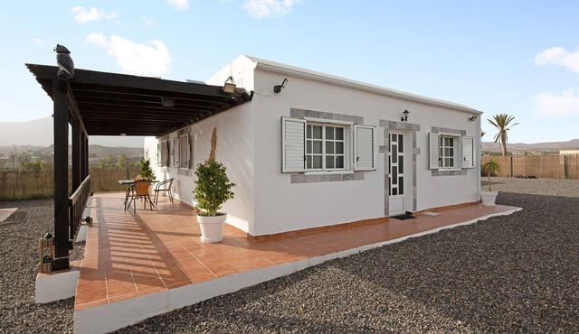 Holiday Home 'Casa Majos' with Mountain Views, Private Terrace and Wi-Fi