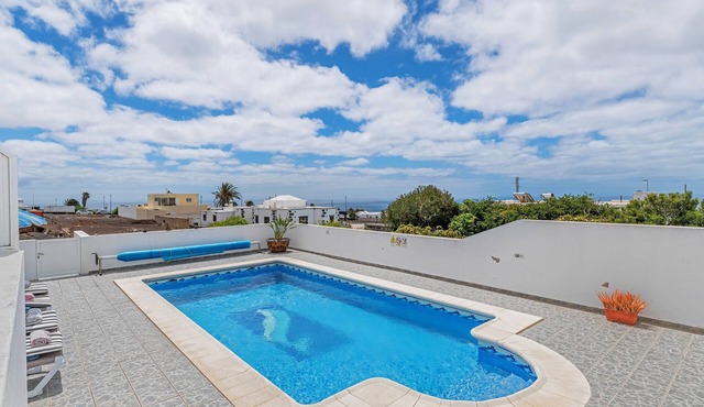 Holiday Home 'Casita Canaria' with Sea View, Private Pool and Wi-Fi