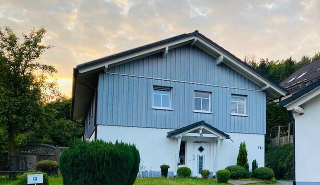 Holiday Home 'Das Blaue Haus Am Rothaarsteig' with Private Terrace, Private Garden and Wi-Fi