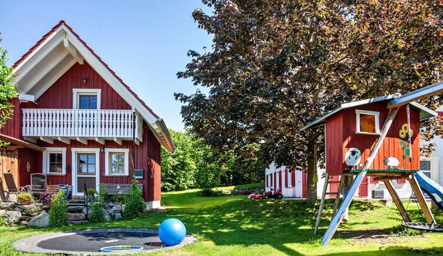 Holiday Home 'Naturhäusle Oberschwaben' with Mountain View, Private Terrace & Wi-Fi