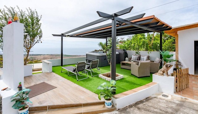 Holiday Home 'El Rinconcito With Sea Views' with Wi-Fi & Air Conditioning
