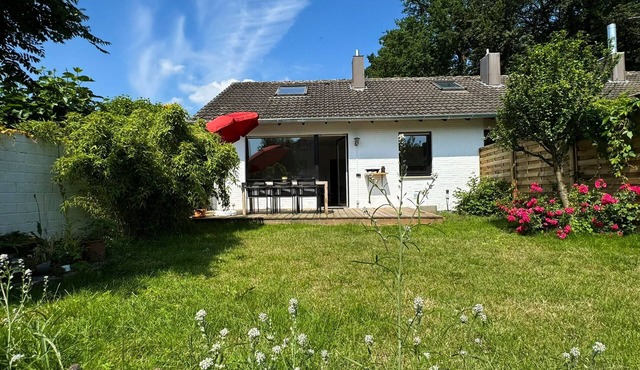 Holiday Home 'Ferienhaus Ahaus' with Private Terrace, Private Garden and Wi-Fi