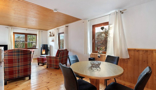 Holiday Home 'Frenkhausener Ruhepol' with Mountain View, Private Terrace & Wi-Fi