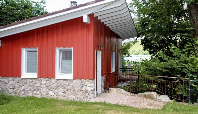 Holiday Home 'Gästehäusle' with Private Garden, Balcony and Wi-Fi