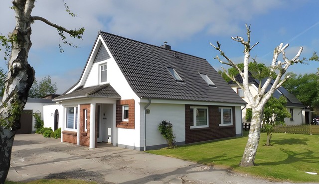 Holiday Home 'Haus Marschblick' with Private Terrace, Private Garden and Wi-Fi