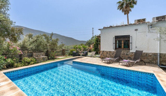 Holiday Home 'Las Gallinas Cottage' with Mountain View, Wi-Fi and Air Conditioning