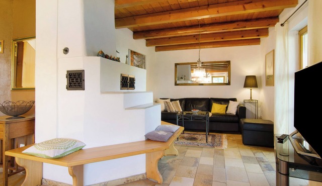 Holiday Home 'Reis' with Shared Pool, Private Terrace and Wi-Fi