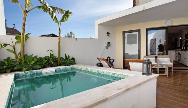 Holiday Home 'River Sun' with Private Pool, Wi-Fi and Air Conditioning