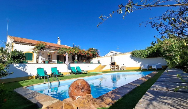 Holiday Home 'Rota Do Viajante' with Private Pool, Wi-Fi and Air Conditioning